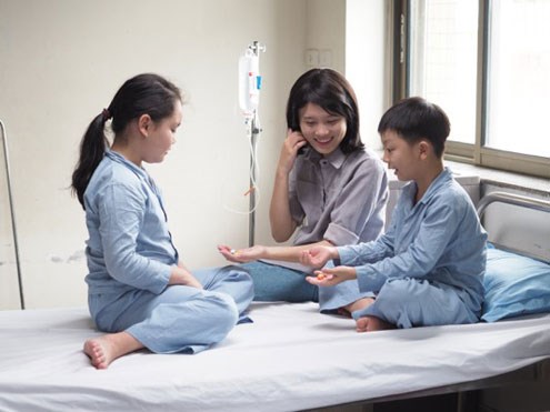 Thùy Chi bất ngờ tung MV lấy nước mắt triệu người xem - Anh 1