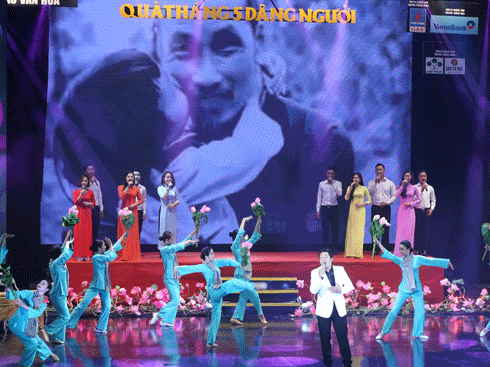 Quà tháng Năm dâng Người: “Cảm ơn chương trình đã mang đến cho chúng tôi những cảm xúc thật đẹp” - Anh 1