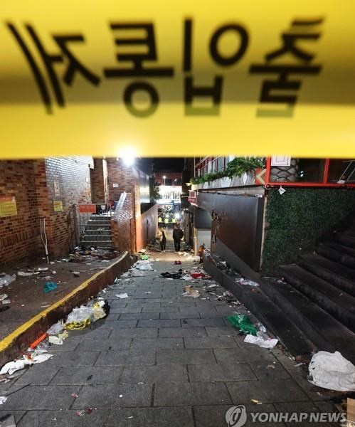 Tổng thống Hàn Quốc tuyên bố quốc tang sau vụ giẫm đạp ở Seoul - Anh 2