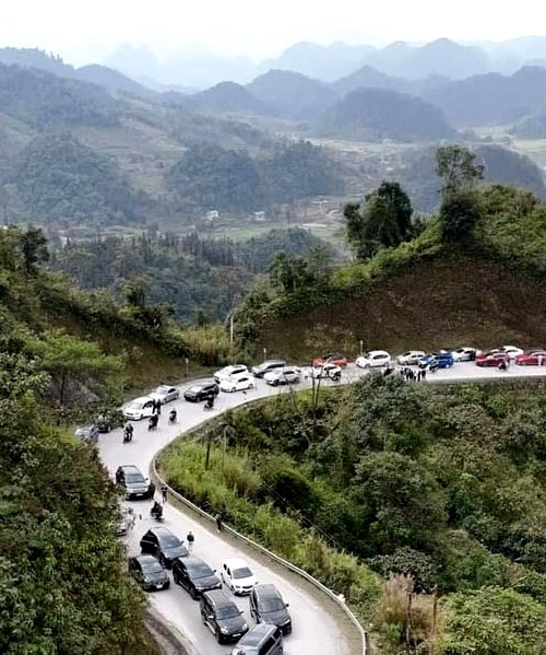 Hà Giang: Khách du lịch dịp Tết tăng 64% so với cùng kỳ năm 2023 - Anh 1