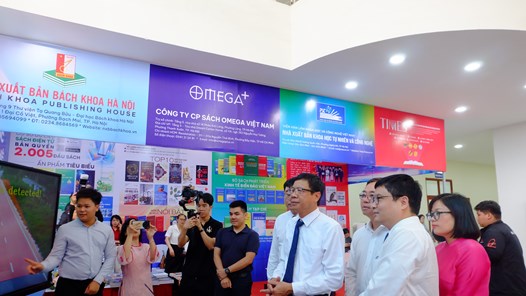 Khai mạc triển lãm “Sách Khoa học và Công nghệ năm 2026”