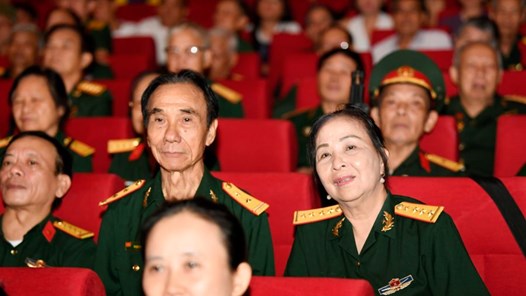 Vingroup tặng 50% giá vé “Đất nước thiên hùng ca” tri ân người có công, người cao tuổi và học sinh, sinh viên