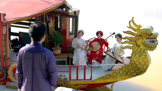 Nghệ sĩ Mai Chung góp tiếng ca Huế vào bản đồ thanh âm Việt Nam