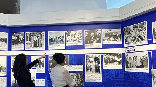 Trưng bày chuyên đề “Dấu chân Hồ Chí Minh trên quê hương Cách mạng Tháng Mười”