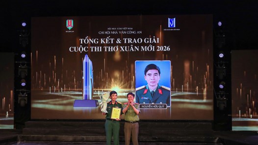 Chi hội Nhà văn Công an trao giải cuộc thi thơ “Xuân mới“