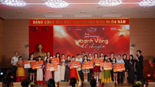 9 thí sinh được trao giải cuộc thi “Oanh vàng kể chuyện“