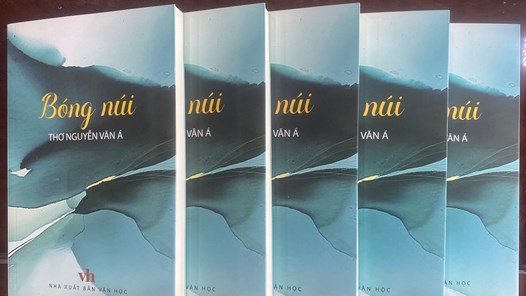 “Bóng núi” - bản ký ức thi ca về một thế hệ đi qua chiến tranh