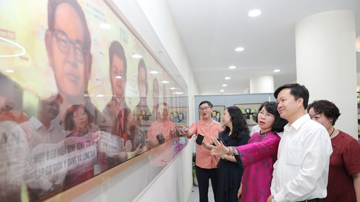 Gần 90 tác phẩm quy tụ tại triển lãm “Minh họa trên báo”