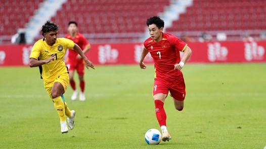Đình Bắc, Lê Viktor nói gì sau khi giúp U22 Việt Nam vào bán kết SEA Games 33?
