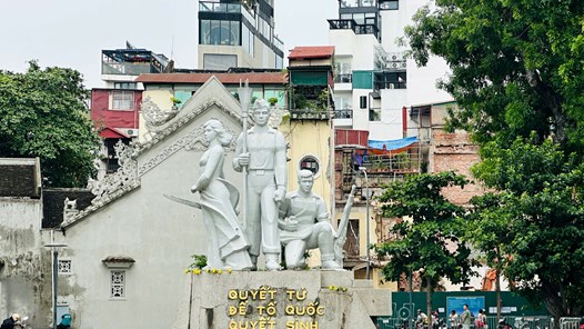   Xung quanh chủ trương di dời tượng đài “Quyết tử để Tổ quốc quyết sinh”