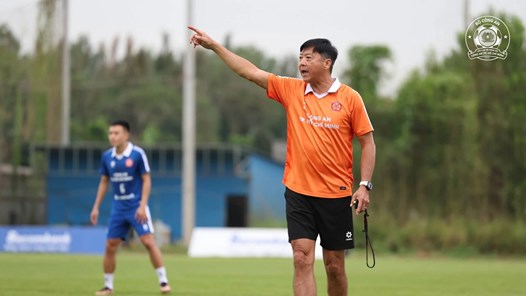 HLV Lê Huỳnh Đức rời ghế nóng CLB CA TP.HCM