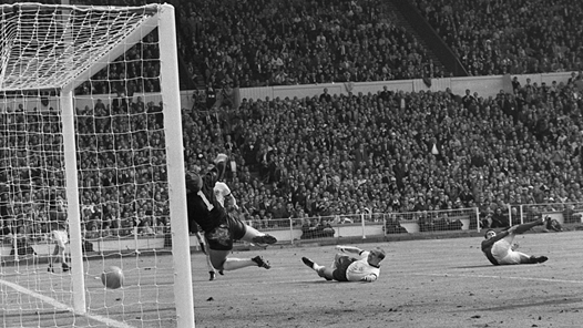 Lịch sử World Cup 1966: Bóng ma trên xà ngang thánh địa Wembley