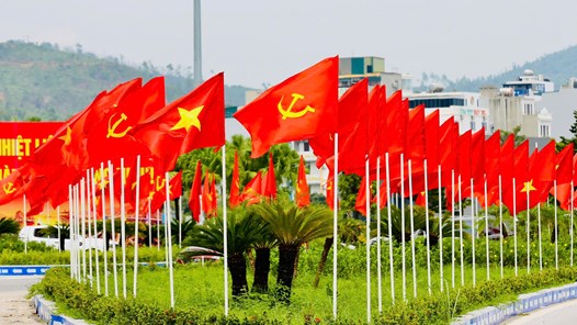 Quảng Ninh rực rỡ cờ hoa chào đón thời khắc ý nghĩa, mở ra hành trình mới