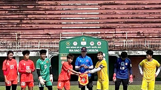 U20 nữ Việt Nam cọ xát với CLB nữ TP.HCM I trong quá trình chuẩn bị giải châu Á