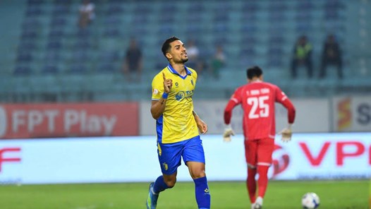 Hoàng Hên rực sáng, CLB Hà Nội thắng Becamex TP.HCM trong “mưa bàn thắng”