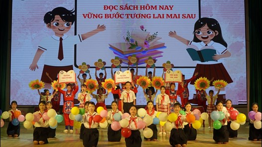 Học sinh Sơn La tự hào truyền thống, tiếp bước cha anh qua từng trang sách