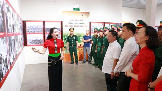 Khai mạc triển lãm ảnh “Từ căn cứ địa Việt Bắc đến Chiến dịch Điện Biên Phủ”