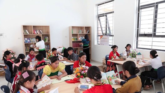 Đưa sách, điện ảnh về phục vụ học sinh vùng cao Điện Biên