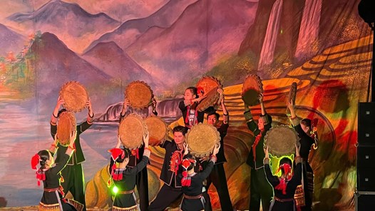 Mang lời ca, tiếng hát đến với nhân dân vùng cao Lào Cai