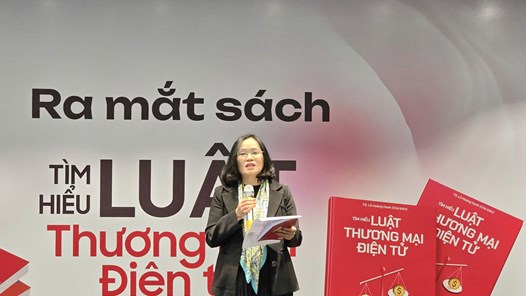  Ra mắt sách “Tìm hiểu Luật Thương mại điện tử”