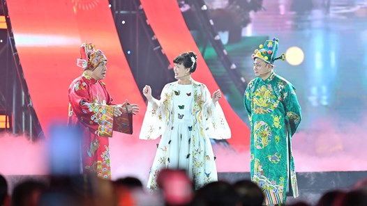 Rực rỡ sắc xuân trong chương trình nghệ thuật bế mạc Hội chợ Mùa ​Xuân 2026