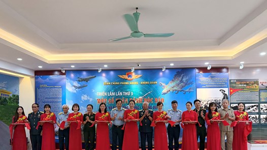 Triển lãm “Một số trận đánh độc đáo của bộ đội Phòng không – Không quân”