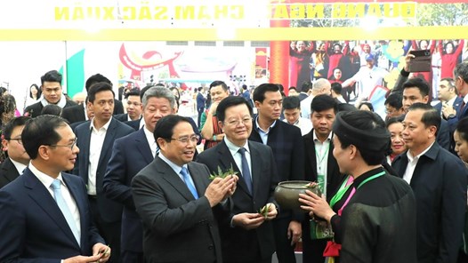 Thủ tướng yêu cầu đẩy mạnh thông tin, lan tỏa không khí Hội chợ mùa Xuân 