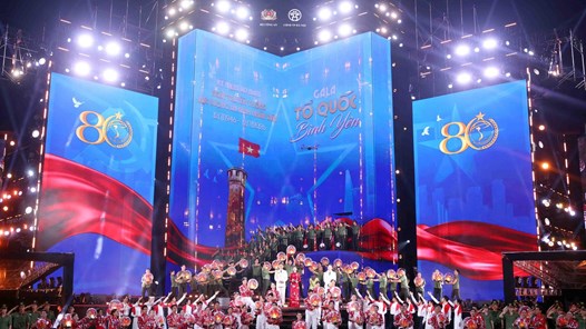 Gala nghệ thuật đặc biệt “Tổ quốc bình yên” tri ân các thế hệ lực lượng An ninh nhân dân