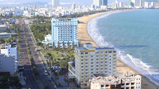 Khách sạn “án ngữ” trước biển Quy Nhơn, sau tháo dỡ sẽ thành công viên