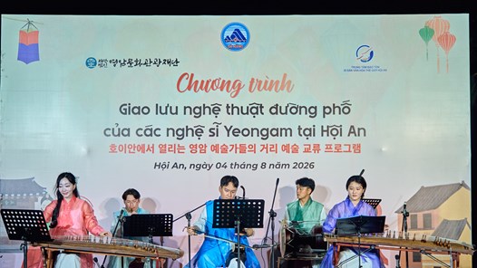 Nghệ thuật Yeongam khuấy động đêm phố cổ Hội An