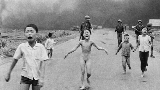 Phóng viên Nick Út chụp bức ảnh “Em bé Napalm”