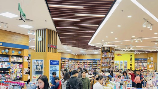 Gần 12 tỉ đồng doanh thu bình quân mỗi ngày: Vì sao nhà sách vẫn sống khỏe?
