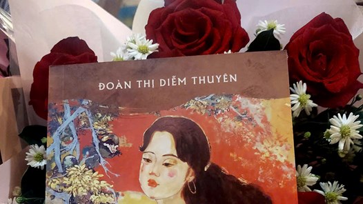 Tập thơ tình lục bát, bản năng mà không thô tục