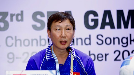 HLV Kim Sang-sik nói gì trước trận bán kết với U22 Philippines?