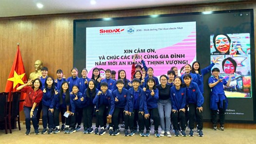 Cung cấp kiến thức dinh dưỡng thể thao cho cầu thủ trẻ