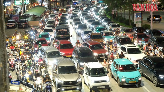 Nghỉ lễ năm ngày, đừng để văn minh cũng nghỉ