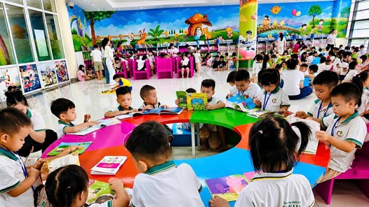 Ươm mầm tình yêu sách từ những trang đầu đời