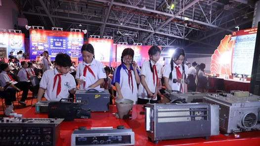 Tái hiện chặng đường vẻ vang của phát thanh Việt Nam