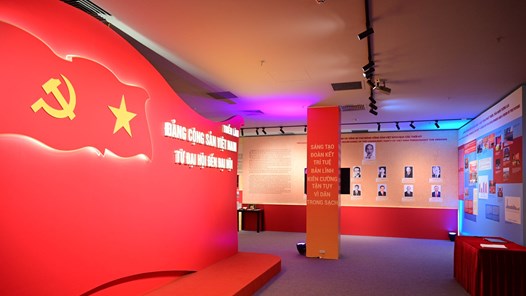 Triển lãm “Đảng Cộng sản Việt Nam - Từ Đại hội đến Đại hội”