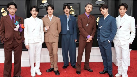 BTS trở lại, đưa K-pop lên đỉnh cao toàn cầu