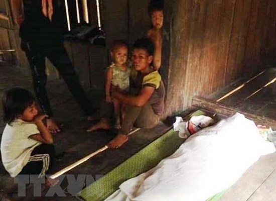Lội qua sông tìm mẹ, bé trai 4 tuổi bị đuối nước thương tâm - Anh 1