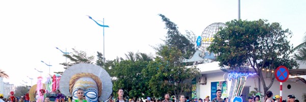 Sầm Sơn: Rực rỡ sắc màu Lễ hội Carnival đường phố - Anh 2