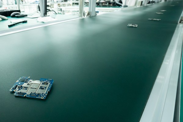 Khám phá nơi sản xuất điện thoại Vsmart hiện đại nhất Việt Nam - Anh 10