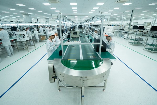 Khám phá nơi sản xuất điện thoại Vsmart hiện đại nhất Việt Nam - Anh 14