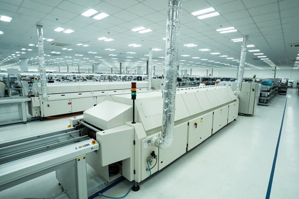 Khám phá nơi sản xuất điện thoại Vsmart hiện đại nhất Việt Nam - Anh 3