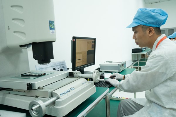 Khám phá nơi sản xuất điện thoại Vsmart hiện đại nhất Việt Nam - Anh 7