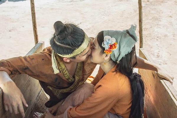 "Trạng Quỳnh"- hé lộ cảnh thân mật giữa  hotboy Quốc Anh và Nhã Phương - ảnh 2