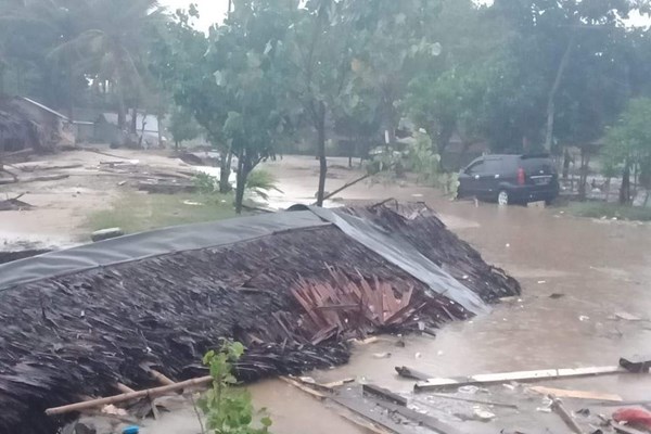 Sóng thần ở Indonesia: 168 người thiệt mạng, 745 người bị thương - Anh 4