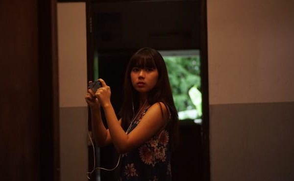 Top phim kinh dị khiến bạn muốn từ bỏ ngay thói quen selfie nơi công cộng - Anh 1