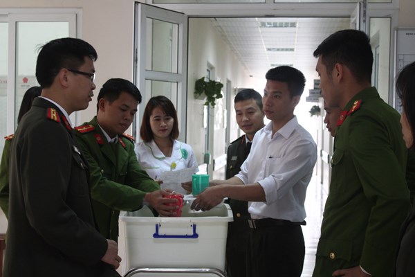 Công an huyện Gia Lâm với nhiều hoạt động xã hội ý nghĩa - Anh 2